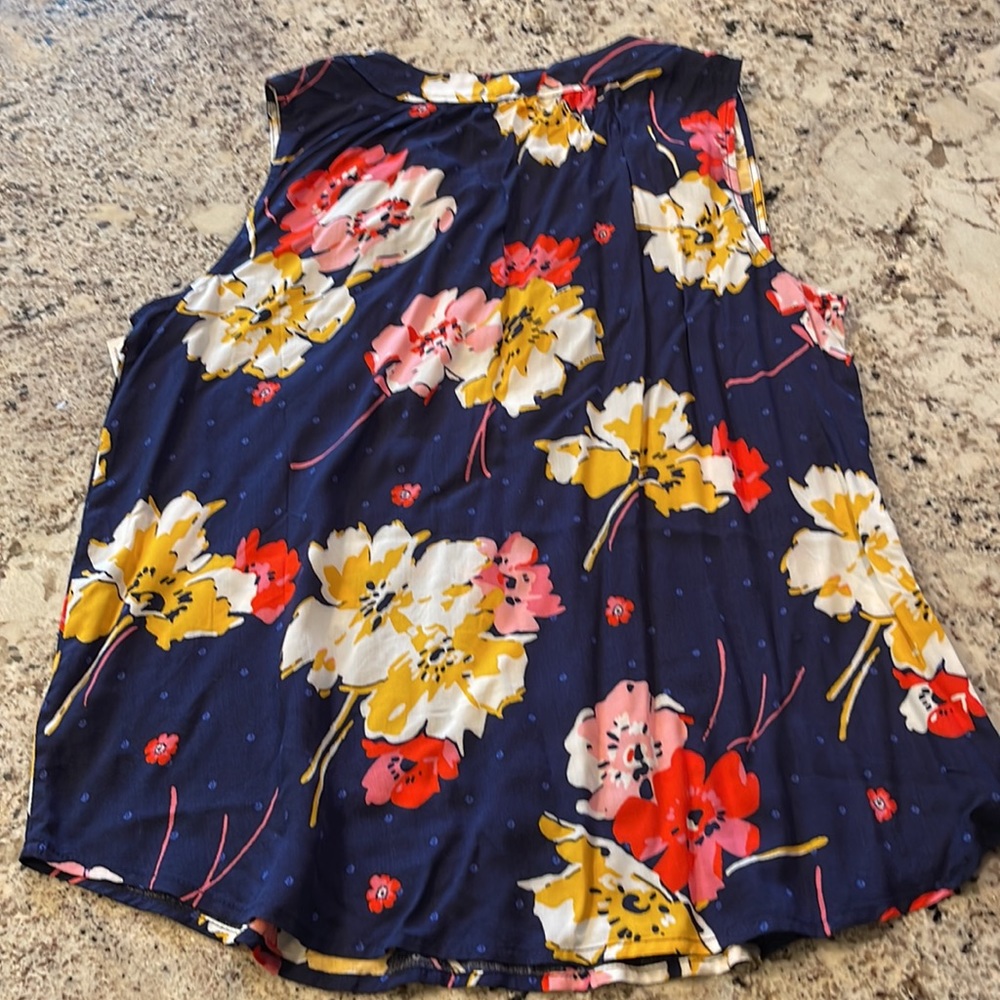 Womens Old Navy sleeveless shirt - Picture 3 of 4